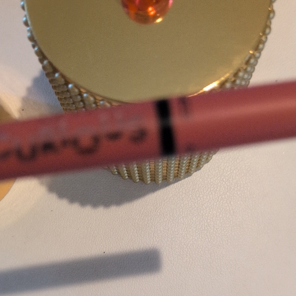 MAC Cosmetics Stay Curious Lipstick Set - Picture 9 of 13